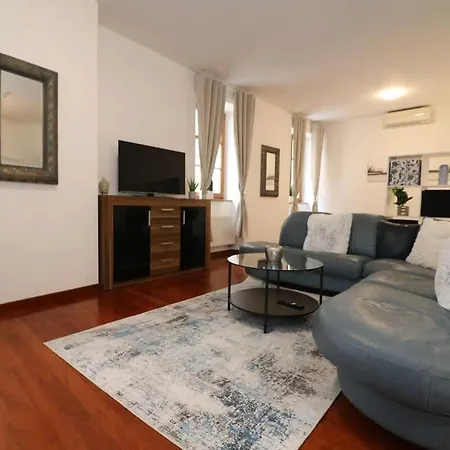 Apartmán Charming For 8 - Old Town *