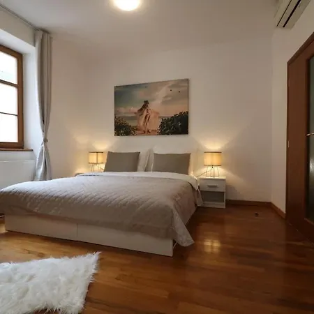 Charming For 8 - Old Town Appartement Bratislava