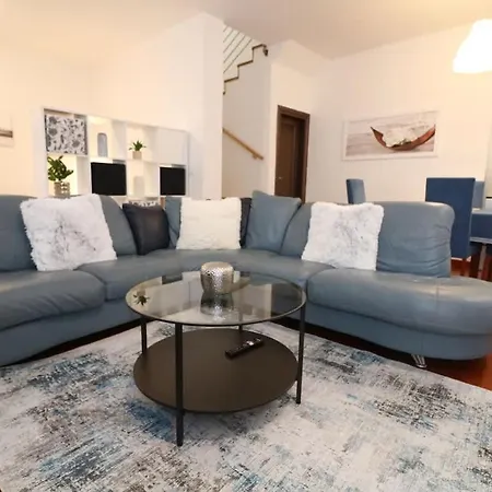 Charming For 8 - Old Town Apartmán *