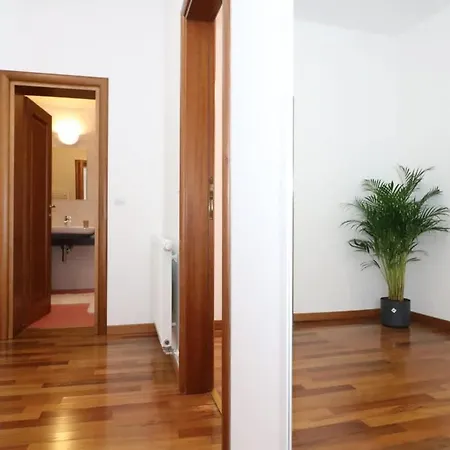 Charming For 8 - Old Town Apartmán