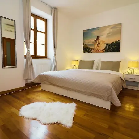 Charming For 8 - Old Town Appartement